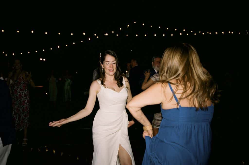 bride dancing
